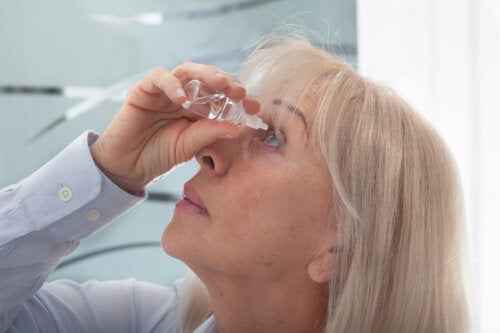 Artificial Tears for Dry Eyes: How Are They Used?