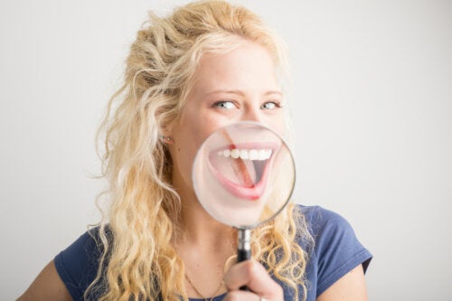 Macro and Microdontia: Alterations in Tooth Size