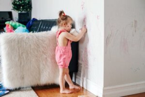 7 Easy Tips for Cleaning a White Wall