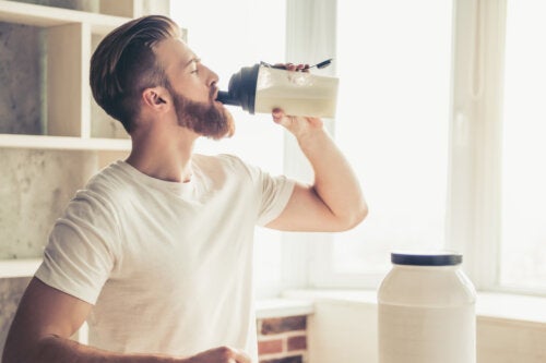 Does the Creatine in Protein Shakes Cause Kidney Damage?
