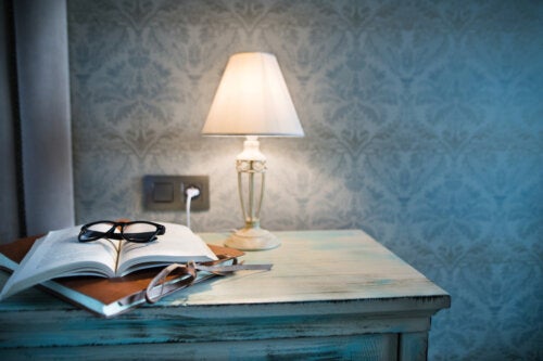 10 Things You Should Have on Your Nightstand