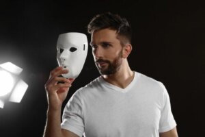 What is Drama Therapy and What Are its Benefits?