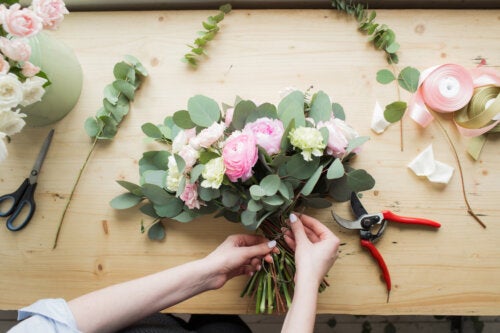 How to Make a Bouquet of Flowers at Home: A Step-by-Step Tutorial
