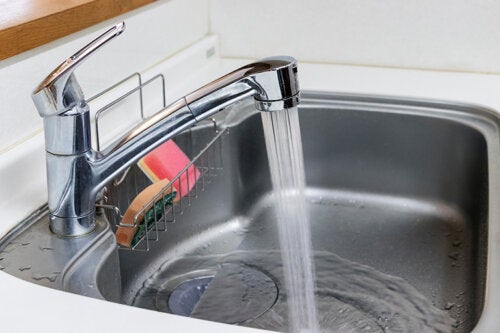 How to Clean the Sink to Prevent Odors: From the Faucet to the Siphon
