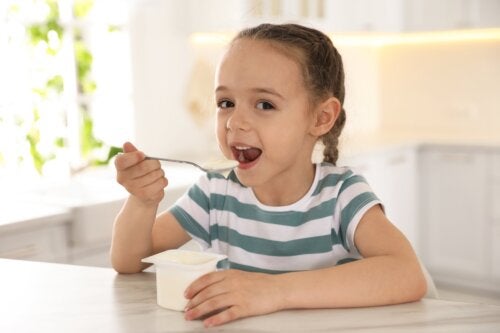 12 Healthy Snacks to Give Your Child