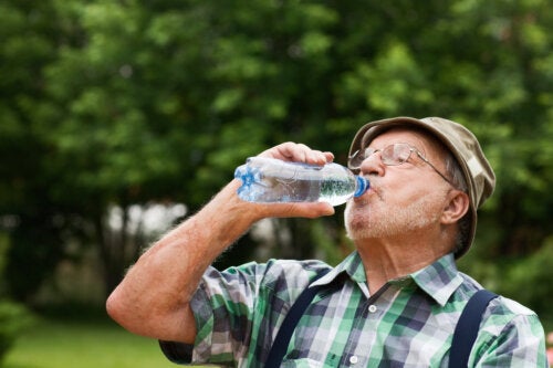 Staying Hydrated: The Key to Living Longer?