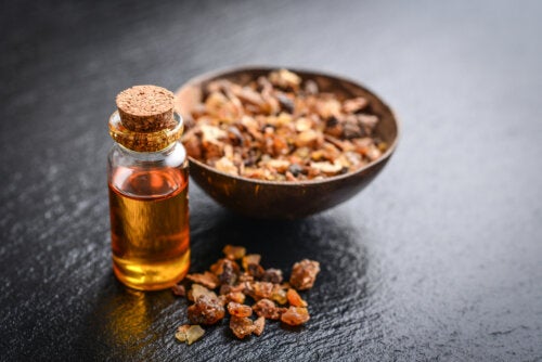 Uses, Benefits and Precautions of Myrrh Oil