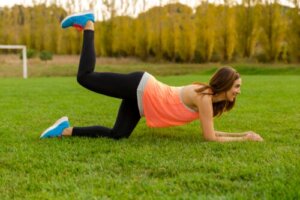 5 Donkey Kick Mistakes that Keep You From Strengthening Your Glutes
