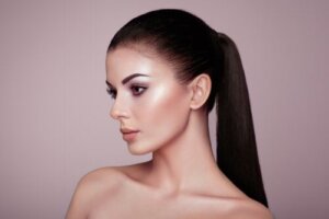 What Is The Strobing Makeup Technique?