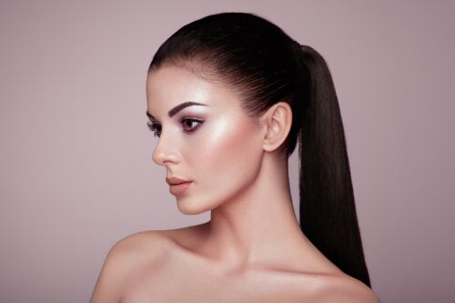 What Is The Strobing Makeup Technique?