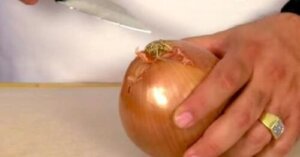 Discover this Simple Trick to Cut Onions Without Crying