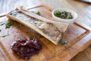 How Nutritious is Bone Marrow and How Can It Be Eaten?