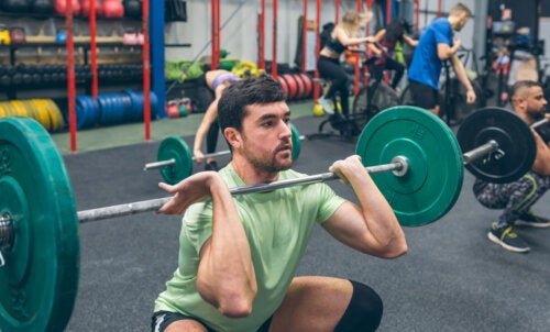 Basic Weightlifting Moves: A Step-by-step Guide and Tips