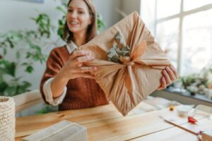 Furoshiki, the Eco-friendly Gift-Wrapping Trend that's Sweeping Social Networks