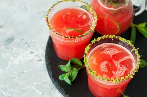Learn How to Make Apple and Cranberry Cider with this Recipe