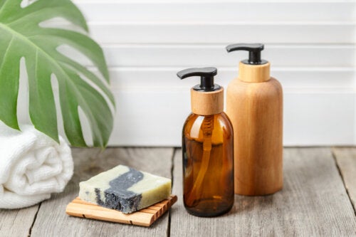 Stick vs. Liquid Shampoo: Differences, Advantages, and Disadvantages