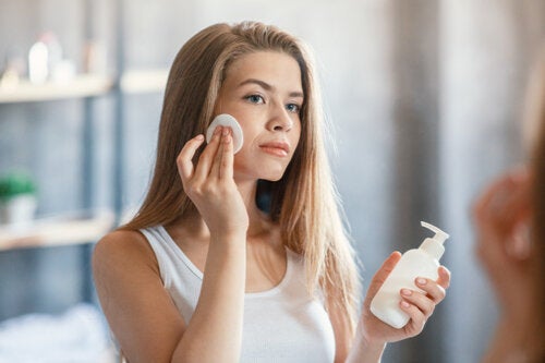 Common mistakes when removing makeup