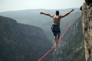 Slackline Training: What Is It and What Are Its Benefits?