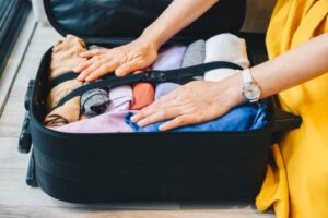 9 Tips for Packing a Suitcase