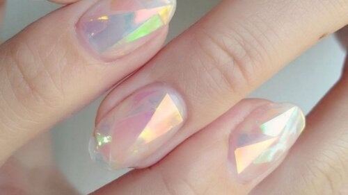 What are glass nails?