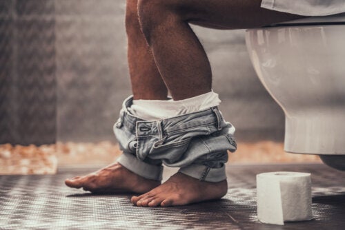 Renowned Urologist Recommends Men to Urinate Sitting Down, Why?