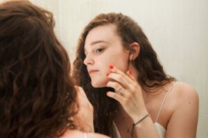 5 Signs that You Are Exfoliating Your Skin Too Much