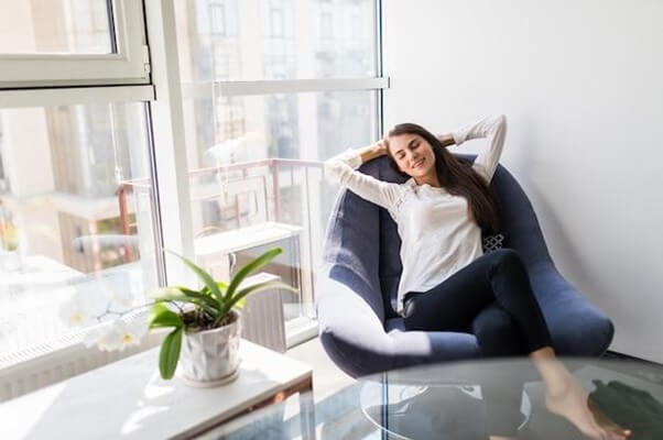 Avslappningstekniker för att minska stressens inverkan på mental hälsa.