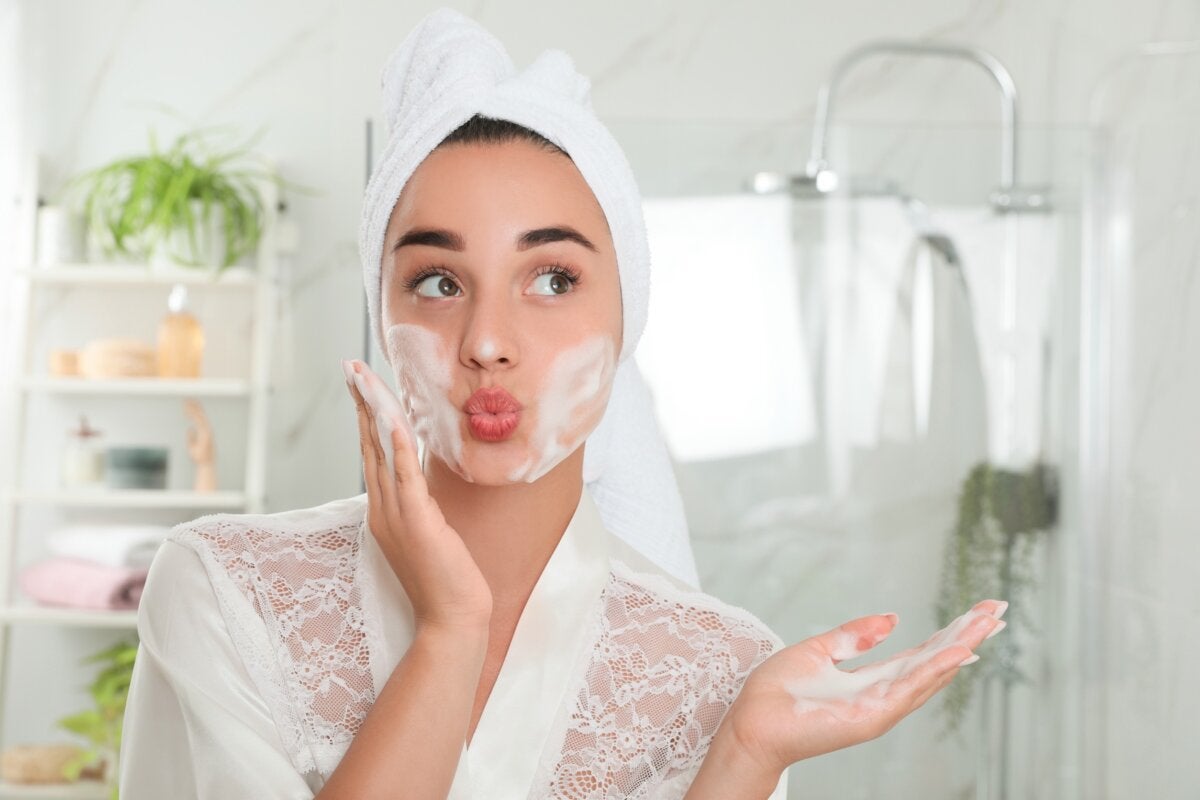 Sorts of facial cleansers and easy methods to use them