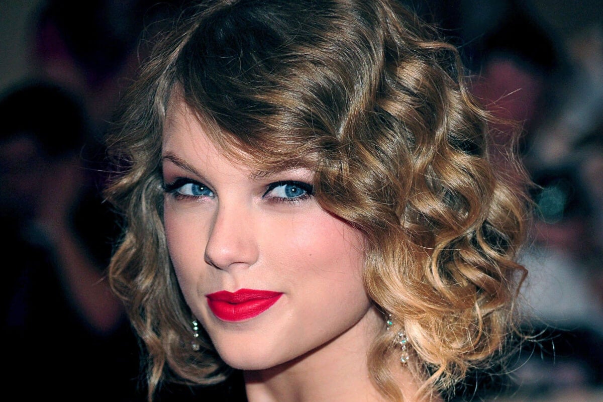 Do You Have Short Wavy Hair? Try One of These 15 Trendy Cuts!