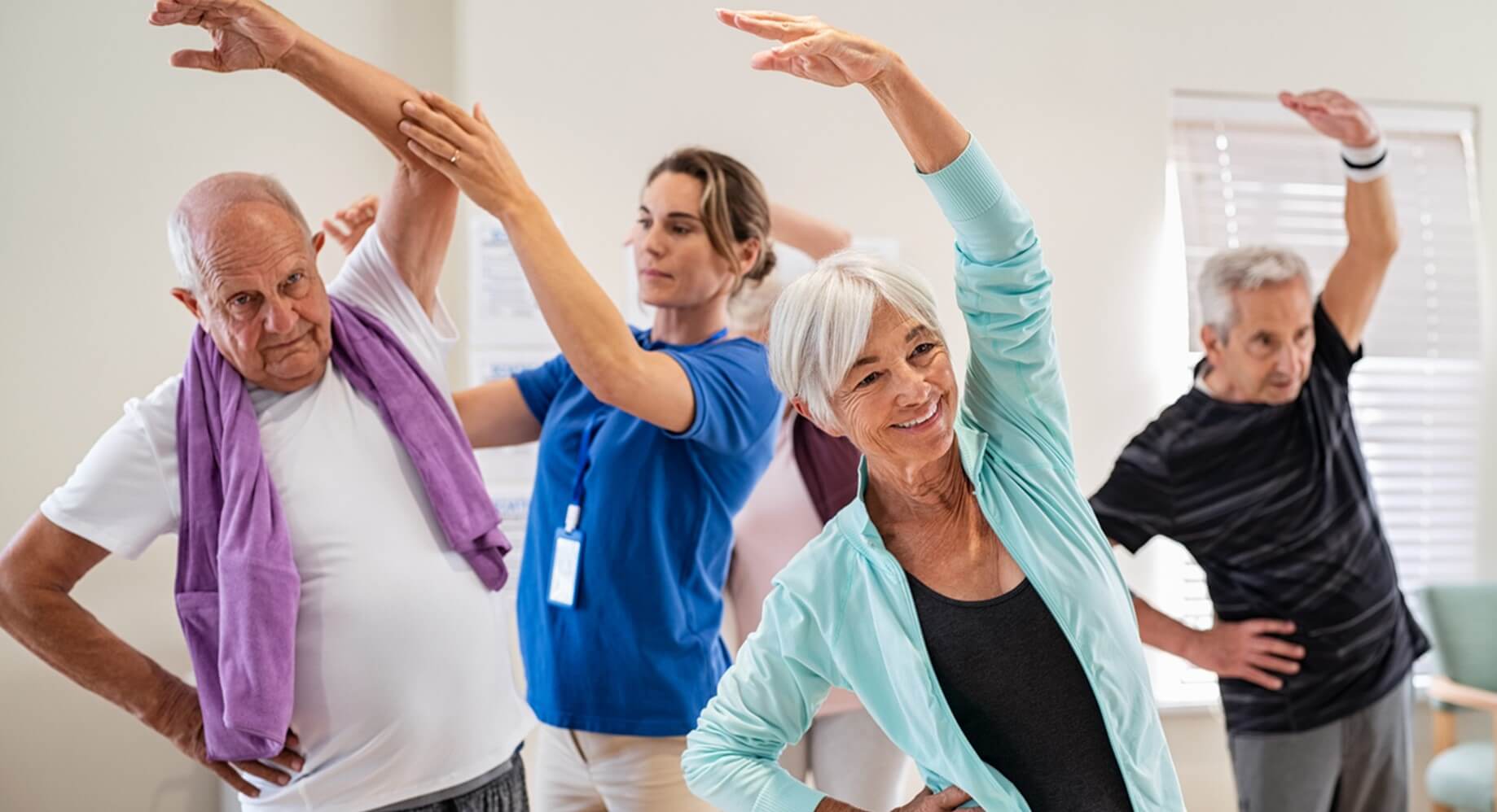 Ouderen doen oefeningen