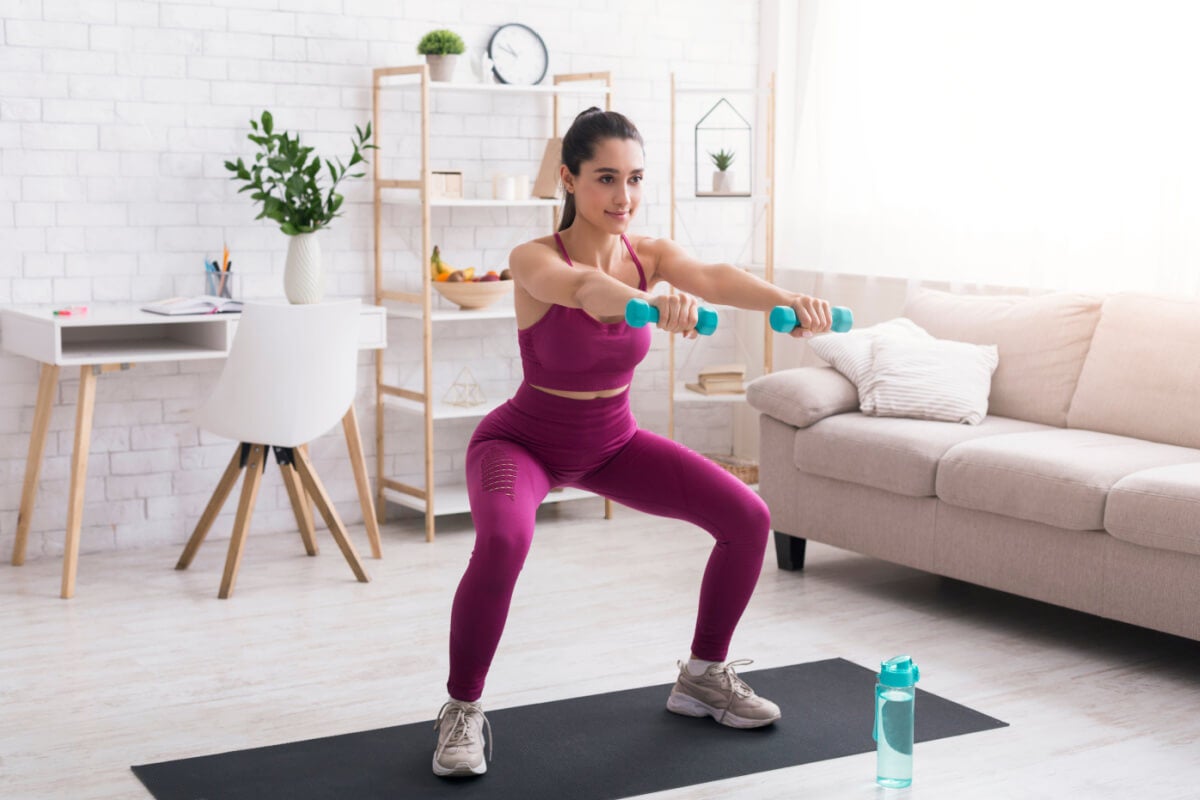 13 Exercises with Dumbbells to Strengthen Your Abdomen