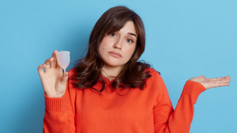 How to Put In a Menstrual Cup Correctly The First Time